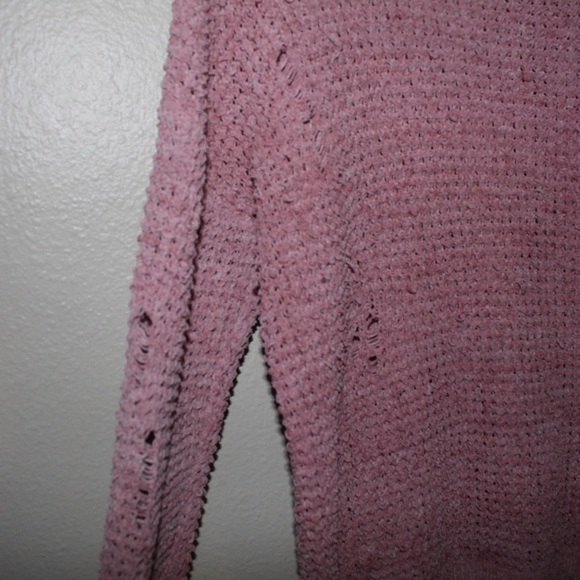 American Eagle Soft/Fuzzy Pink Knitted Distressed Crew Neck Sweater - Size XS - Picture 7 of 13